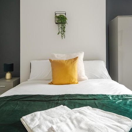 Immaculate 4 Bed In Liverpool By Hinkley Homes Short Lets & Serviced Accommodation Exterior foto